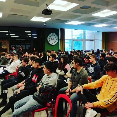 A Scuola contro Cyber bullismo e Dipendenze - Cometa
