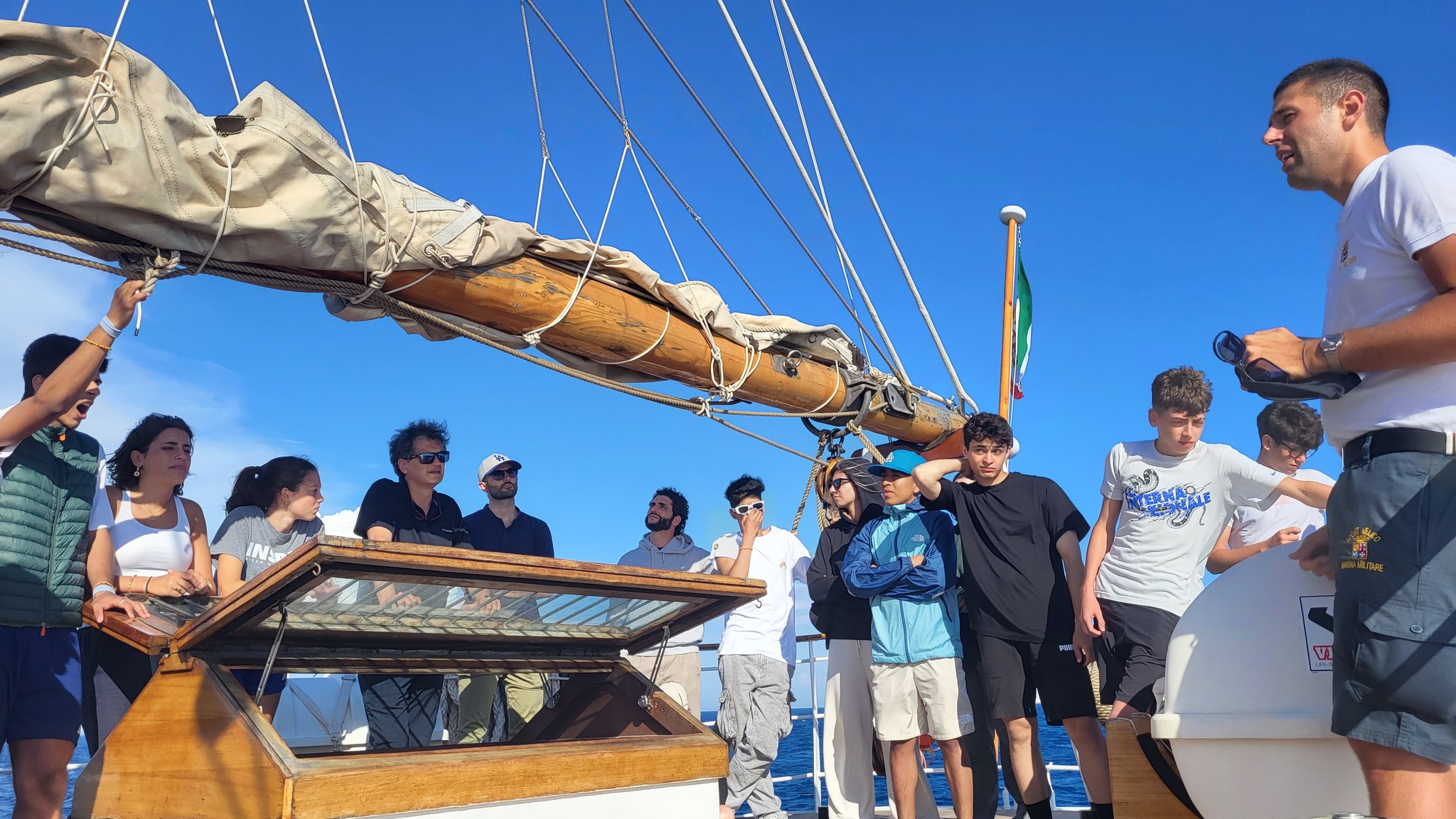 CINQUE GIORNI SU NAVE ITALIA PER RIACCENDERE IL DESIDERIO DI CONOSCENZA: 14 RAGAZZI DI COMETA A SCUOLA DI VITA TRA LE ONDE DEL MARE 4 Cometa - CINQUE GIORNI SU NAVE ITALIA PER RIACCENDERE IL DESIDERIO DI CONOSCENZA: 14 RAGAZZI DI COMETA A SCUOLA DI VITA TRA LE ONDE DEL MARE 3