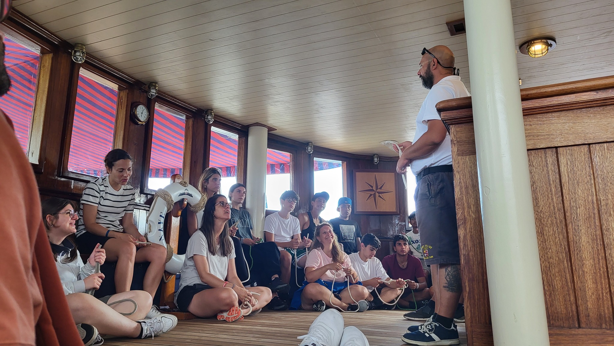 CINQUE GIORNI SU NAVE ITALIA PER RIACCENDERE IL DESIDERIO DI CONOSCENZA: 14 RAGAZZI DI COMETA A SCUOLA DI VITA TRA LE ONDE DEL MARE 14 Cometa - CINQUE GIORNI SU NAVE ITALIA PER RIACCENDERE IL DESIDERIO DI CONOSCENZA: 14 RAGAZZI DI COMETA A SCUOLA DI VITA TRA LE ONDE DEL MARE 13