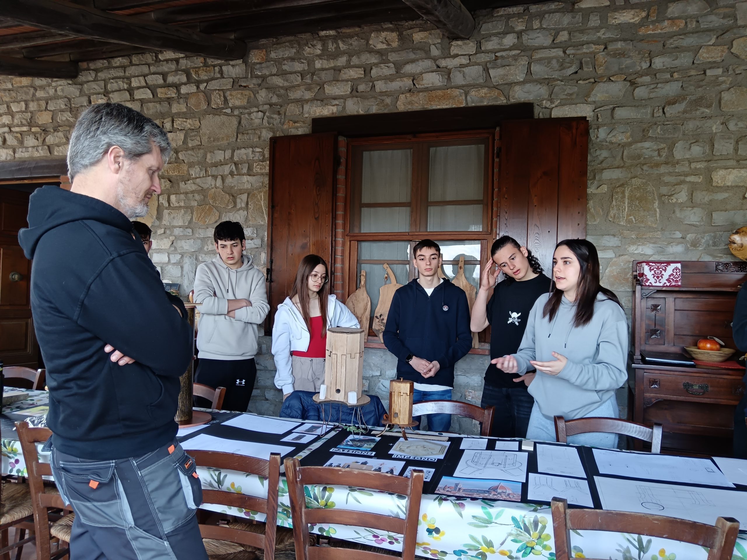 UN’OLIERA IN LEGNO PER UN PRODOTTO ARTIGIANALE: LA COMMESSA DELLA L3 INSEGNA ACCENDENDO LA PASSIONE 10 Cometa - UN’OLIERA IN LEGNO PER UN PRODOTTO ARTIGIANALE: LA COMMESSA DELLA L3 INSEGNA ACCENDENDO LA PASSIONE 9