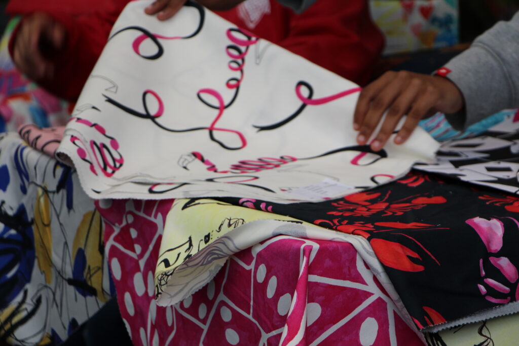 Proposte 2025 – La creatività di Elsa Schiaparelli ispira la collezione delle studentesse del corso di design della Scuola Oliver Twist 16 Cometa - Proposte 2025 – La creatività di Elsa Schiaparelli ispira la collezione delle studentesse del corso di design della Scuola Oliver Twist 15