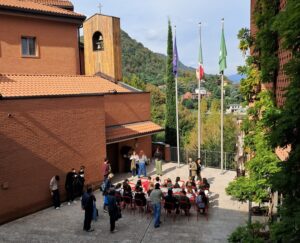 Cometa - VIVERE LO STUPORE: LA SCUOLA OLIVER TWIST APERTA AGLI STUDENTI DELLE SCUOLE MEDIE  15