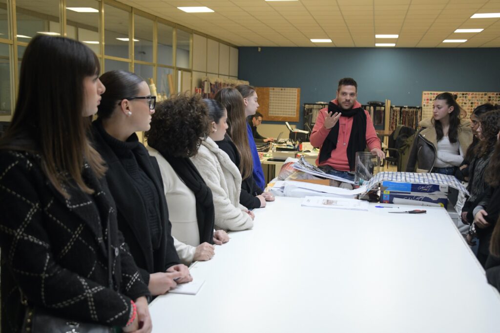 Cometa Formazione X Motivi: una capsule collection creata dalle studentesse 4 Cometa - Cometa Formazione X Motivi: una capsule collection creata dalle studentesse 3
