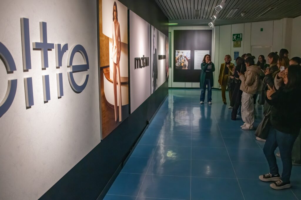 Cometa Formazione X Motivi: una capsule collection creata dalle studentesse 8 Cometa - Cometa Formazione X Motivi: una capsule collection creata dalle studentesse 7